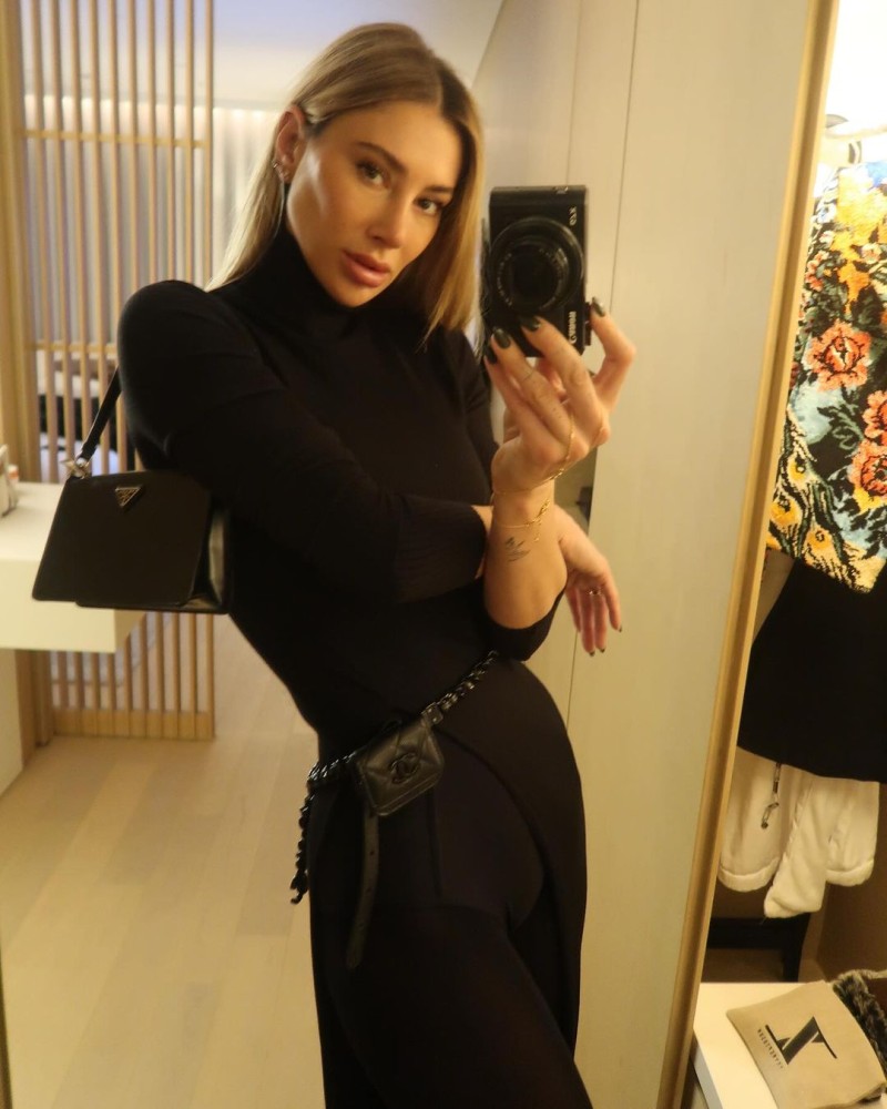 seyma subasi nin tokyo paylasimi gundem oldu 